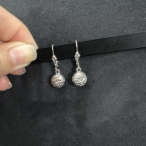 🛍️14k white gild carved in ball dangle earrings 🌸